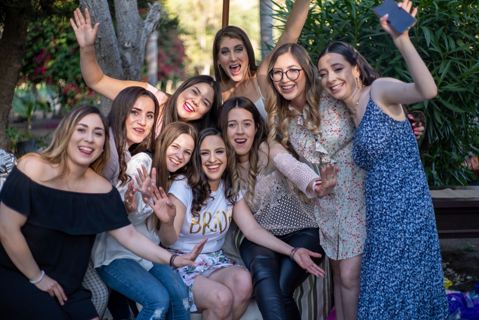 Groupe de femmes réunies lors d'un événement associatif